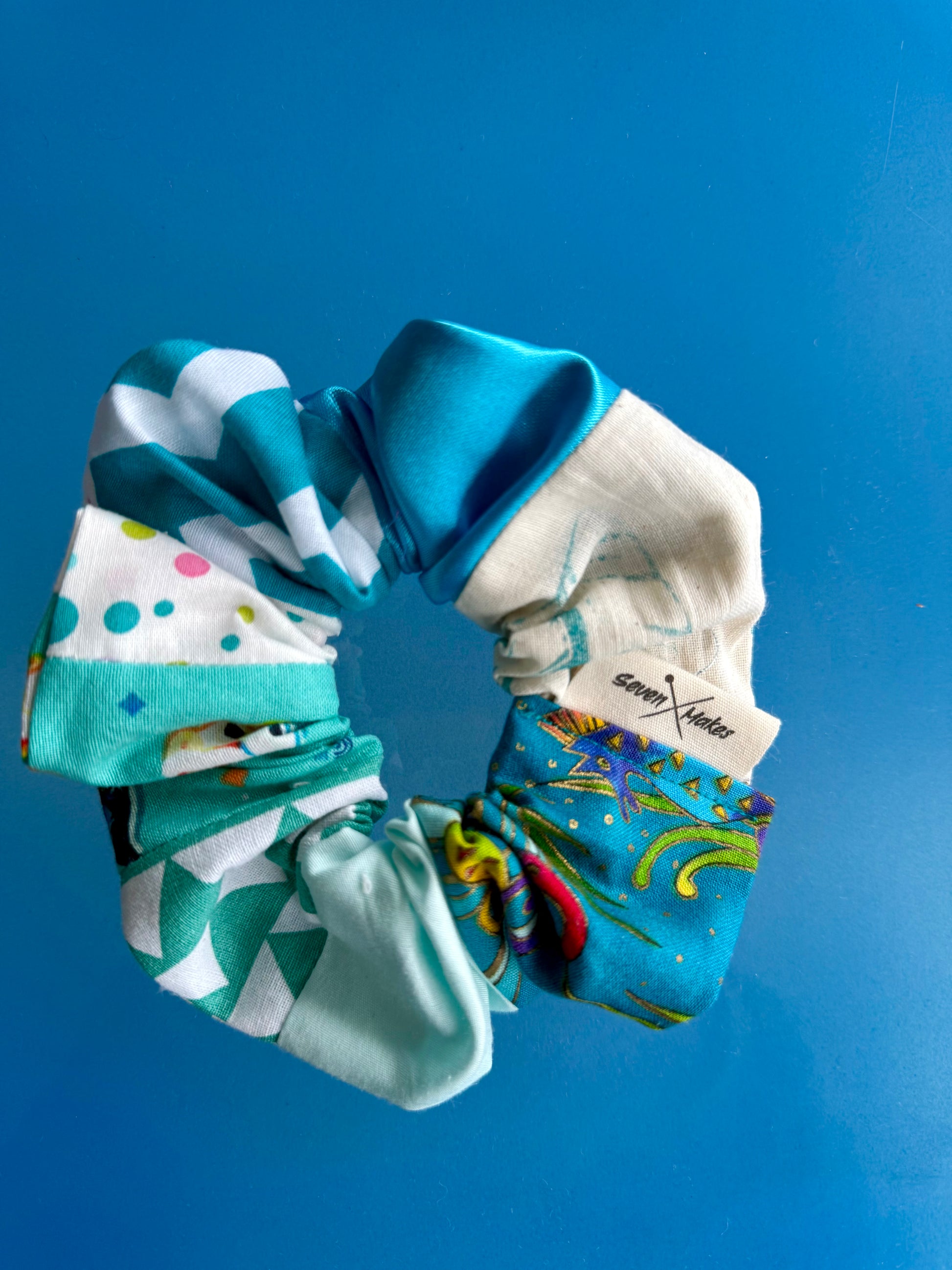 Scrunchie made from fabric scraps - zero waste accessories