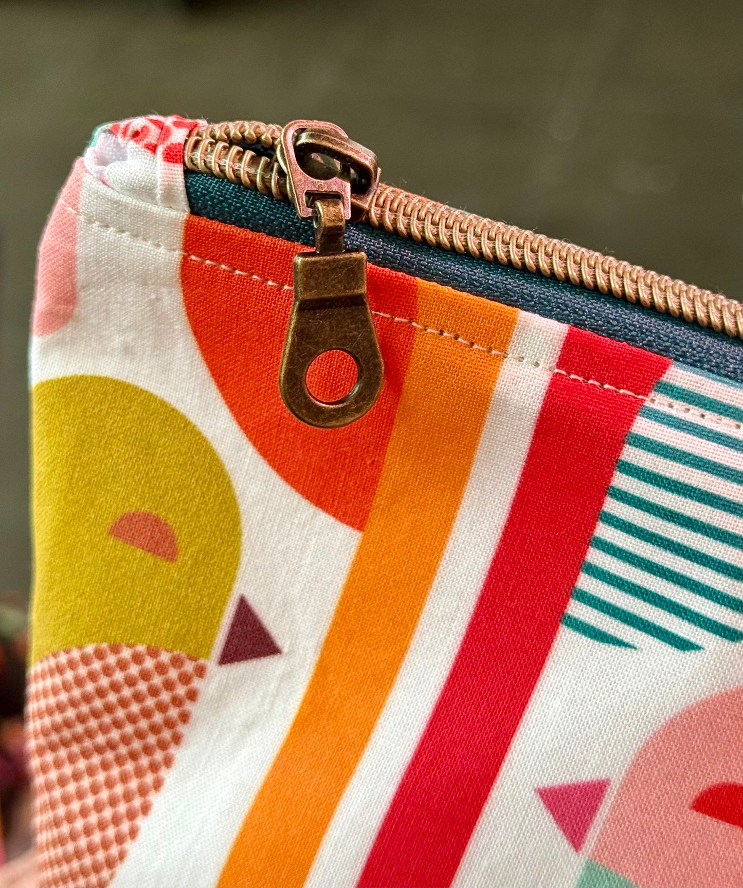 Bauhaus Birds Big Zipper