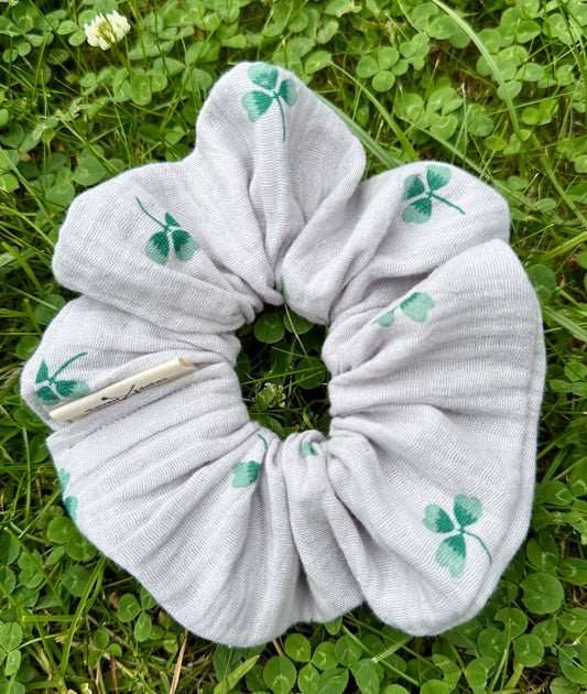 Ireland Clover Scrunchie - light grey cotton double gauze