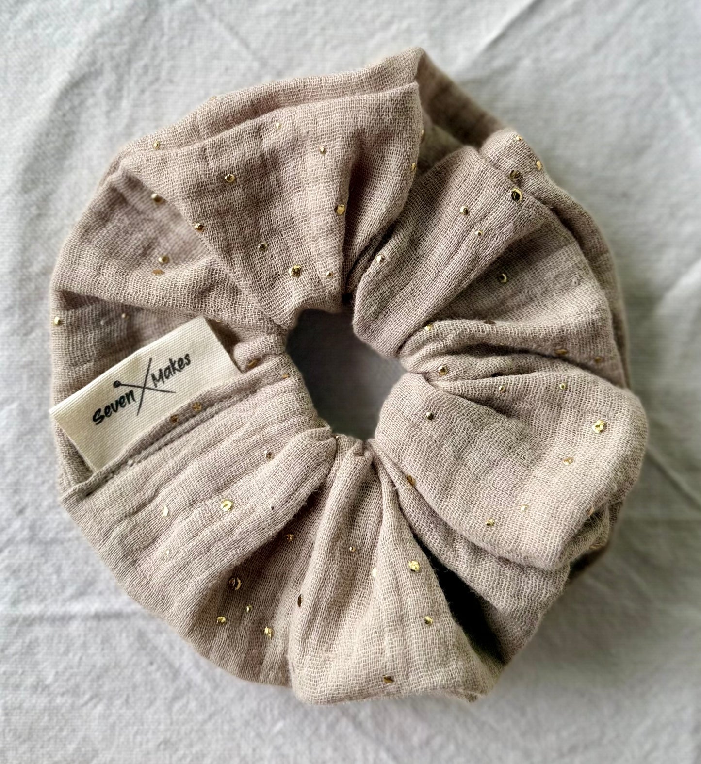 cotton double gauze scrunchie sand with gold flecks