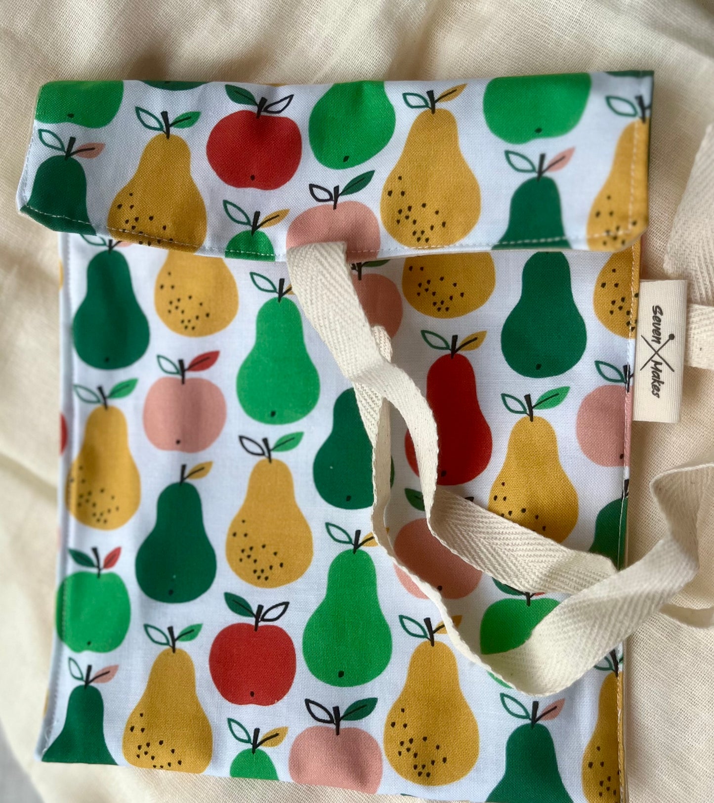 better than beeswax, these reusable snack/ sandwich bags are easy to wash and dry and super cute